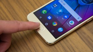 Motorola Moto G5S sormenjälkilukija