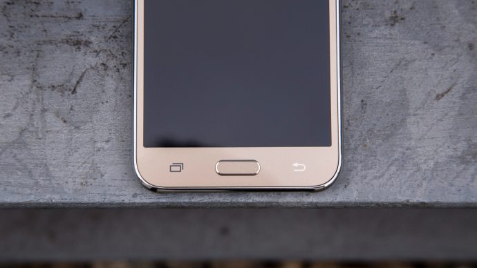 Samsung Galaxy J5 priekšējā apakšējā puse