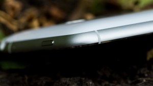 Meizu MX4 Ubuntu Edition anmeldelse: Telefonens afrundede hjørner betyder, at den glider fint ned i lommen