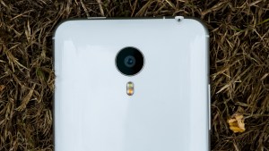 Meizu MX4 Ubuntu Edition anmeldelse: Det bagudvendte kamera er en 20,7 megapixel Sony-enhed