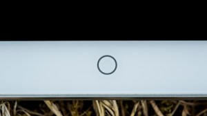 Meizu MX4 Ubuntu Edition anmeldelse: Hjem-knappen på forsiden er kapacitiv og lyser blidt, når der trykkes på
