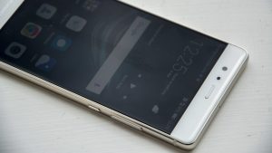 Huawei P9 na nakaharap sa harap ng camera