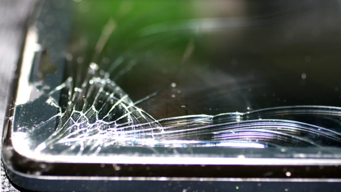 nhà nghiên cứu_accident_invent_self-heal_glass_for_smartphone_screens _-_ 2