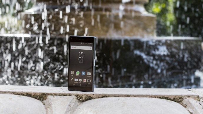 best-smartphones-sony_xperia_z5_compact_1