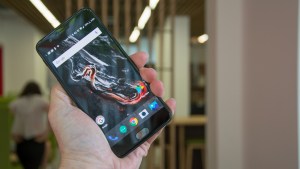 OnePlus 5 frontal inclinat