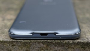 Análise do Samsung Galaxy S5 Neo: borda inferior