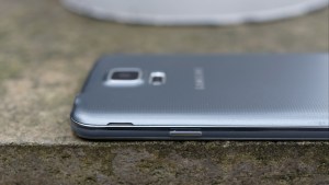 Samsung Galaxy S5 Neo anmeldelse: Højre kant
