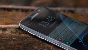 Samsung Galaxy S7 Edge - ívelt képernyő