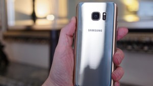 Recenzia Samsung Galaxy S7: Zadná časť