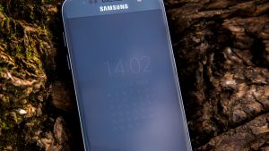 Đánh giá Samsung Galaxy S7: Luôn bật màn hình