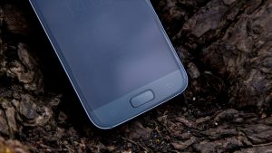 Samsung Galaxy S7 ülevaade: esiosa alumine pool