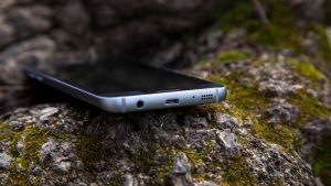 Recenzia Samsung Galaxy S7: Spodný okraj