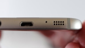 Samsung Galaxy S7 anmeldelse: Nederste kant, microUSB port
