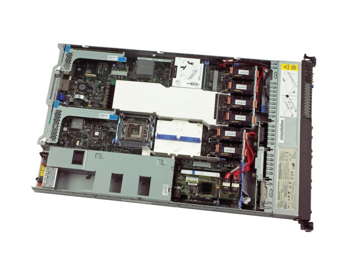 IBM System x3550 M2 - notranjost